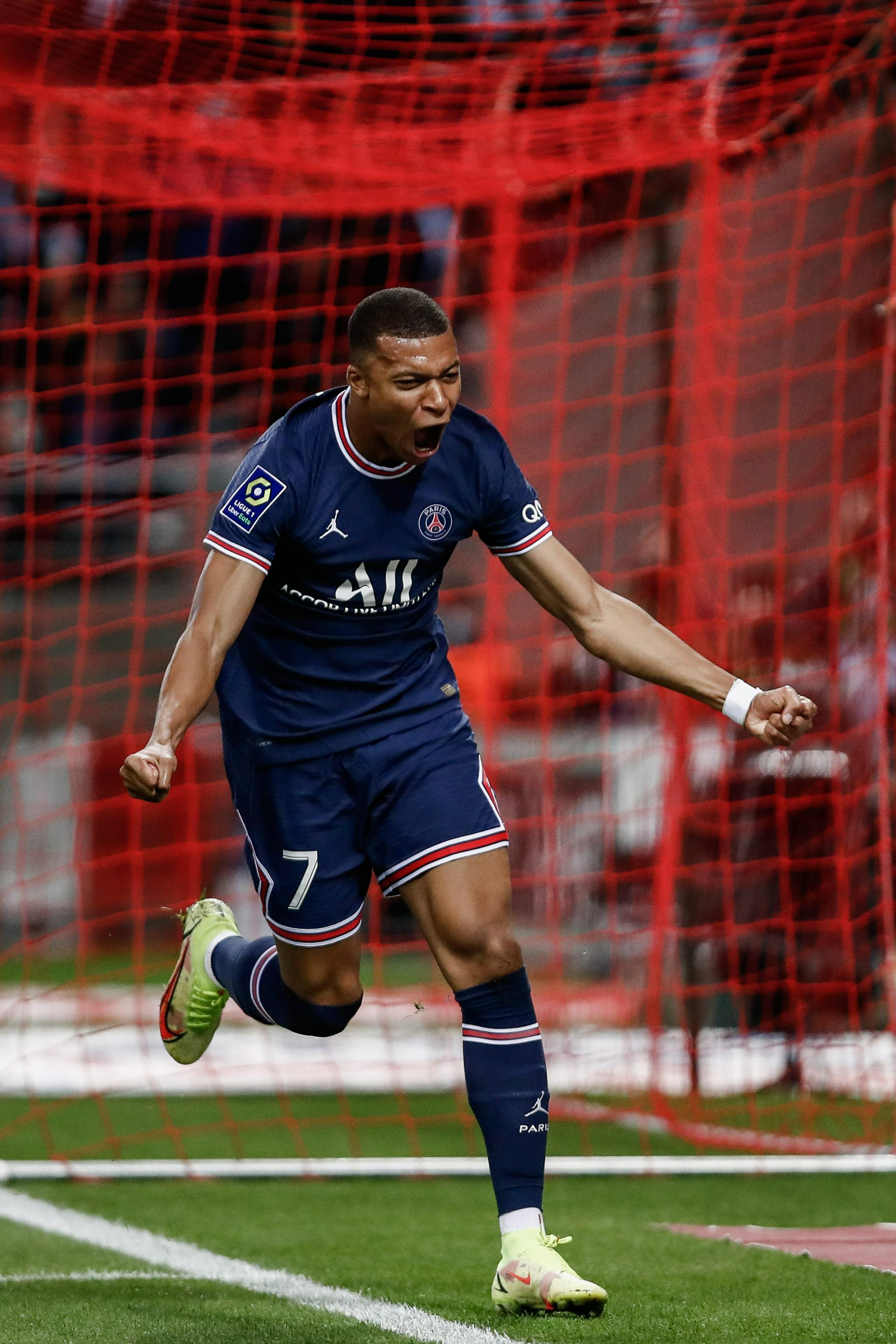 如果SGA想打破詹姆斯1297场的纪录，需要全勤至41岁（要追上詹姆斯1297场纪录，SGA需保持满勤至41岁）