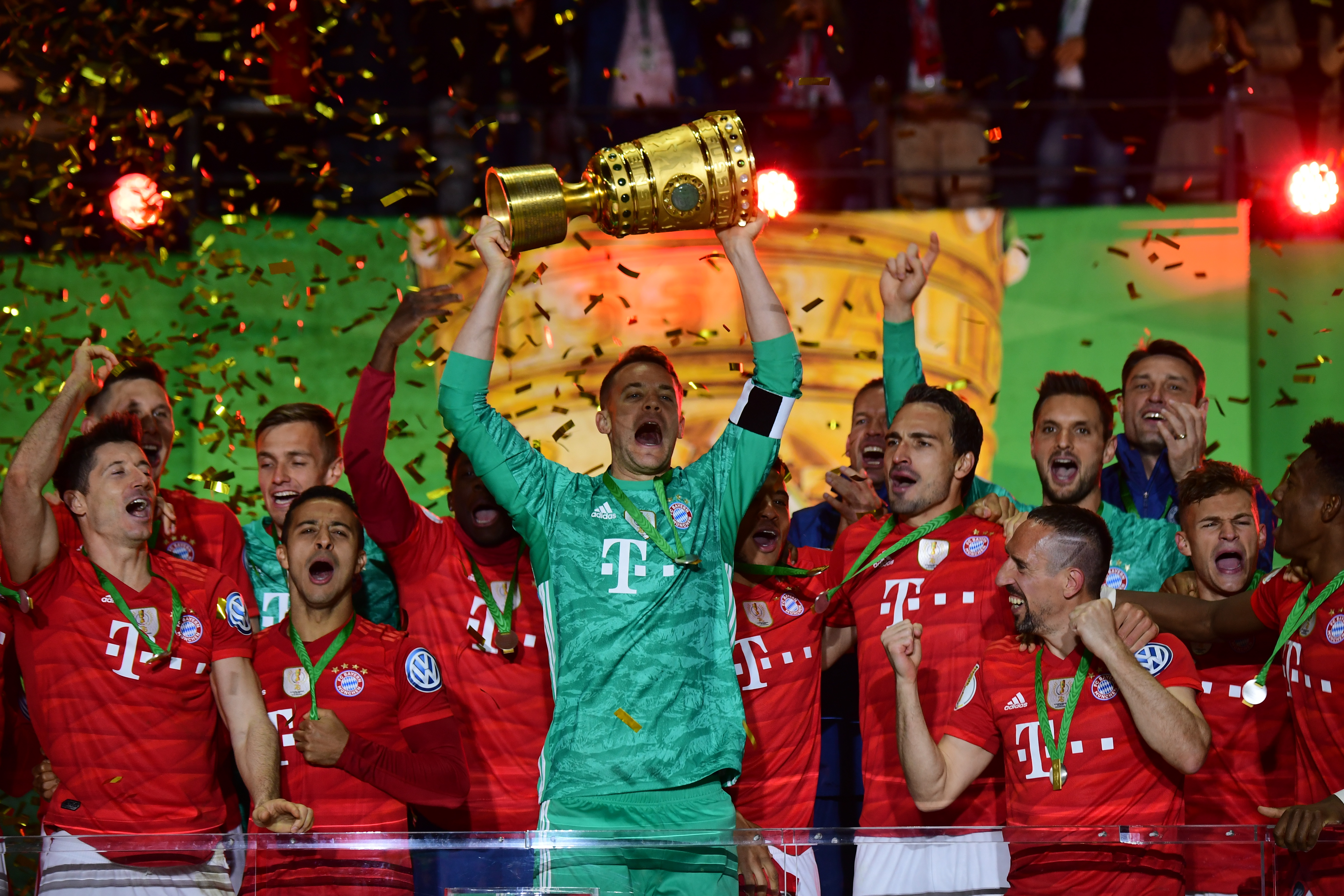 雷霆11月24日以122-95大胜开拓者，杨瀚森打破中国球员NBA得分纪录，展现强大实力。（11月24日雷霆122比95狂胜开拓者，杨瀚森刷新中国球员NBA得分纪录，统治力十足）