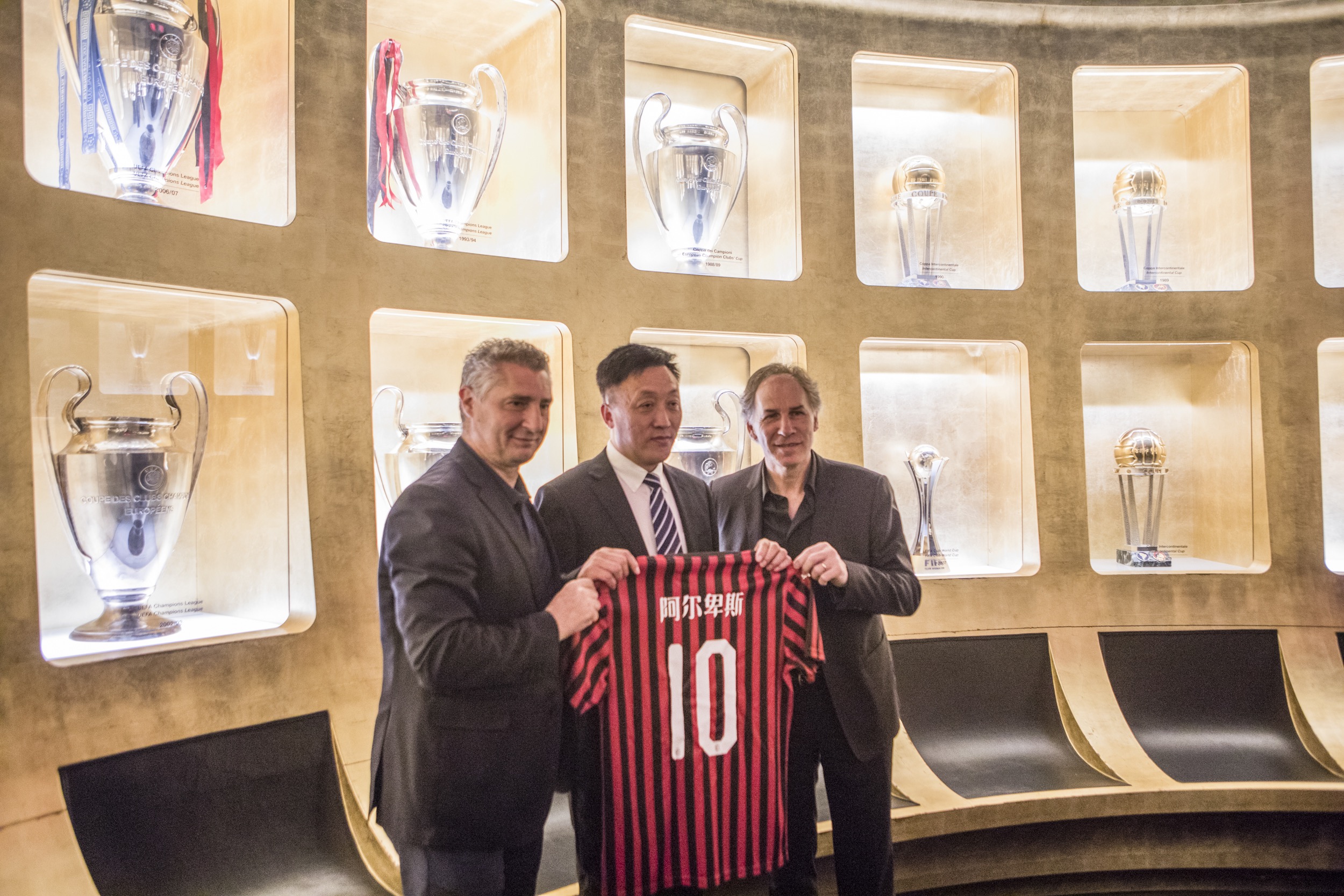 利物浦大变天！杰拉德即将复出执掌帅印？（利物浦或迎巨变！杰拉德将回归执教？）