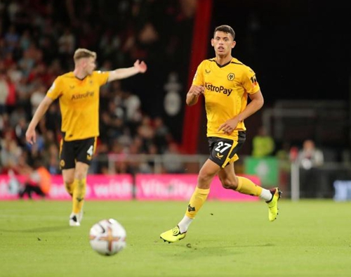 篮球湖人球员关键三分命中率高（湖人球员关键时刻三分命中率出众）