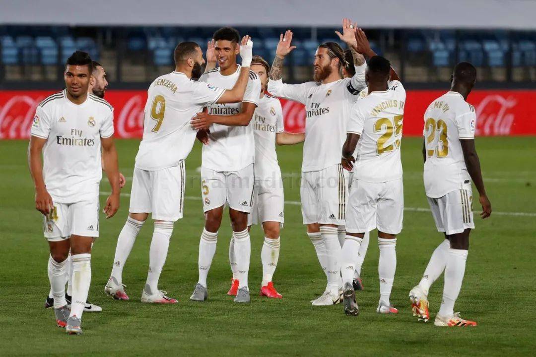 记者：德温特想踢欧冠，他依然优先考虑加盟国米（记者：德温特渴望征战欧冠，加盟国米仍是首选）