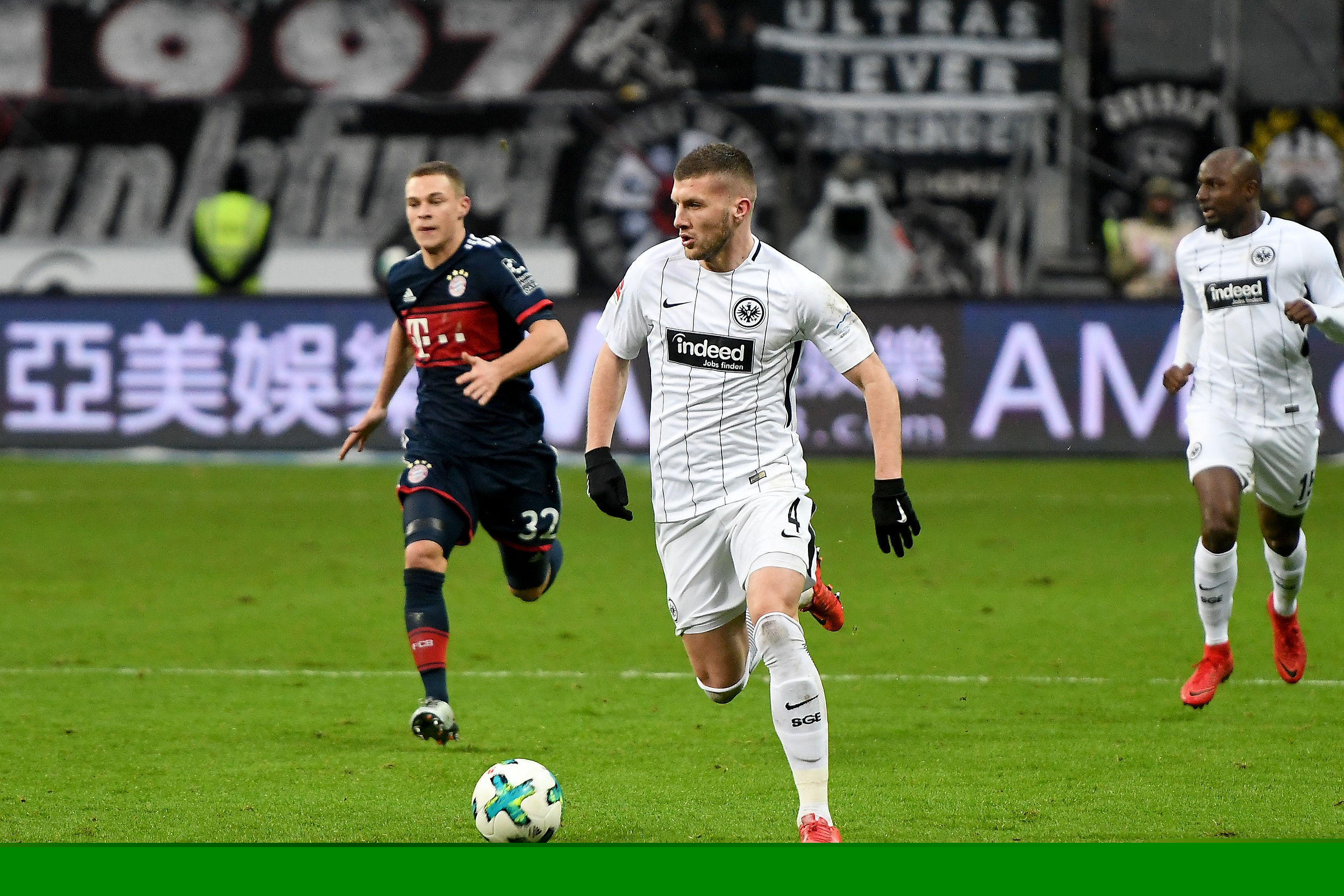 记者：邓卓翔尚未与三镇有进一步沟通，三镇目前也没换帅消息（记者称邓卓翔与三镇暂无进一步沟通，俱乐部暂未有换帅消息）