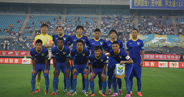 官方：巴萨18岁后卫埃斯帕特右膝韧带受伤，预计伤缺8-10周（巴萨官宣：18岁后卫埃斯帕特右膝韧带受伤，将缺阵8-10周）