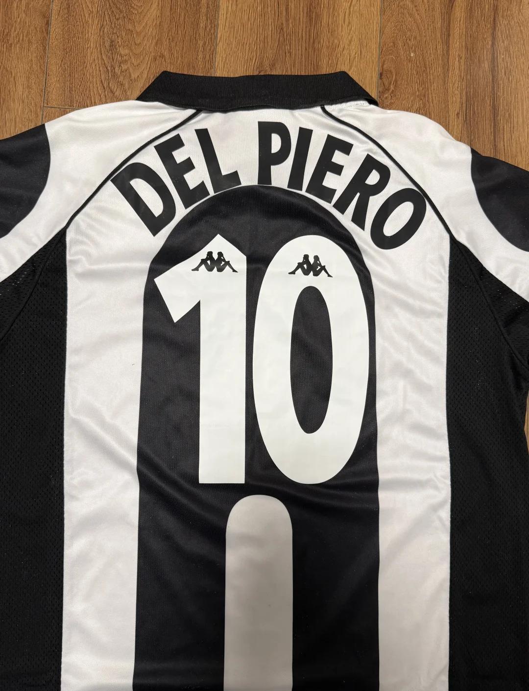 阿图什杯球员进球后跑上看台给母亲献花，后两黄变一红被罚下