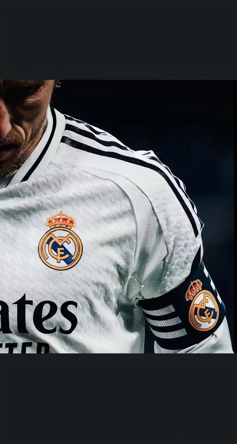 苏格兰女足队长卡思伯特与中国队比赛时头部受伤，被紧急送医（苏格兰女足队长卡思伯特在对阵中国队时头部受伤，紧急送医）