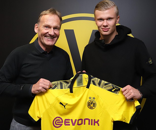 CBA俱乐部杯，山东男篮半场55-50领先青岛男篮，山东队半场打出12人轮换