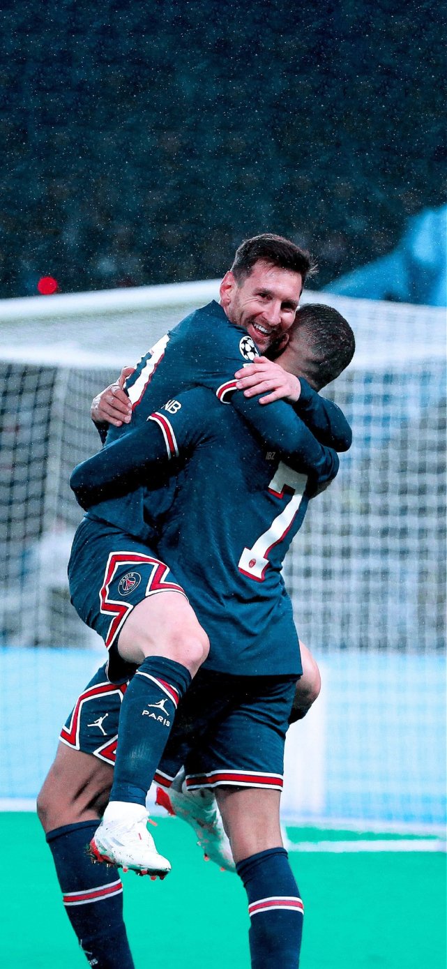 克劳福德拒付30万美元制裁费，失去WBC冠军引发拳迷热议（克劳福德因拒缴30万美元制裁费遭WBC撤销冠军，拳迷热议不断）