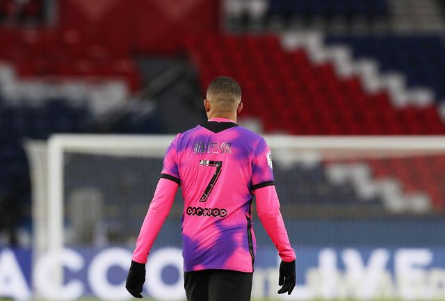 佩佩调侃摩洛哥队遭种族主义辱骂，黄潜官方发声明谴责（佩佩调侃摩洛哥队后遭种族歧视，黄潜官方发声谴责）