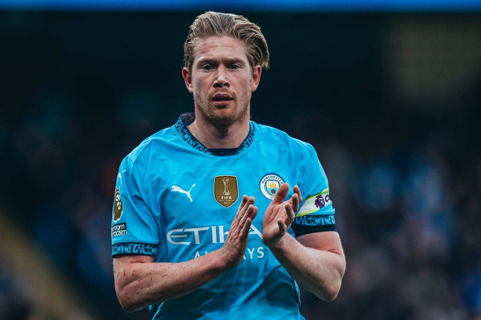 邮报：赫尔城客战斯托克城绝杀后挑衅主场球迷，引发双方冲突（邮报：赫尔城客场绝杀斯托克城后挑衅主队球迷，双方爆发冲突）