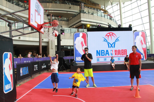 倒钩踢到对手面部被罚下，安东尼：我想赢，这是一个无意动作（倒钩误中对手脸部吃红牌，安东尼：只想赢，并非故意）