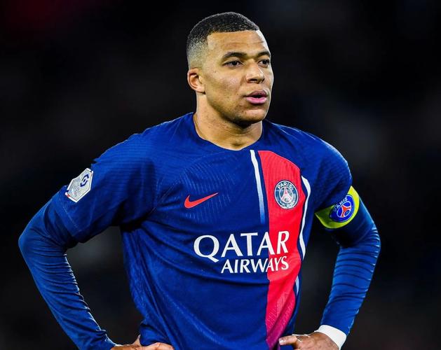 麦卡利斯特：庆祝动作是献给家人的；希望梅西能一直在国家队（麦卡利斯特：庆祝动作献给家人，盼梅西继续为国家队效力）